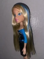 Cloe Bratz Doll W/ Blue Hair & Outfits