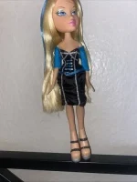 Cloe Bratz Doll W/ Blue Hair & Outfits