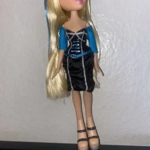 Cloe Bratz Doll W/ Blue Hair & Outfits